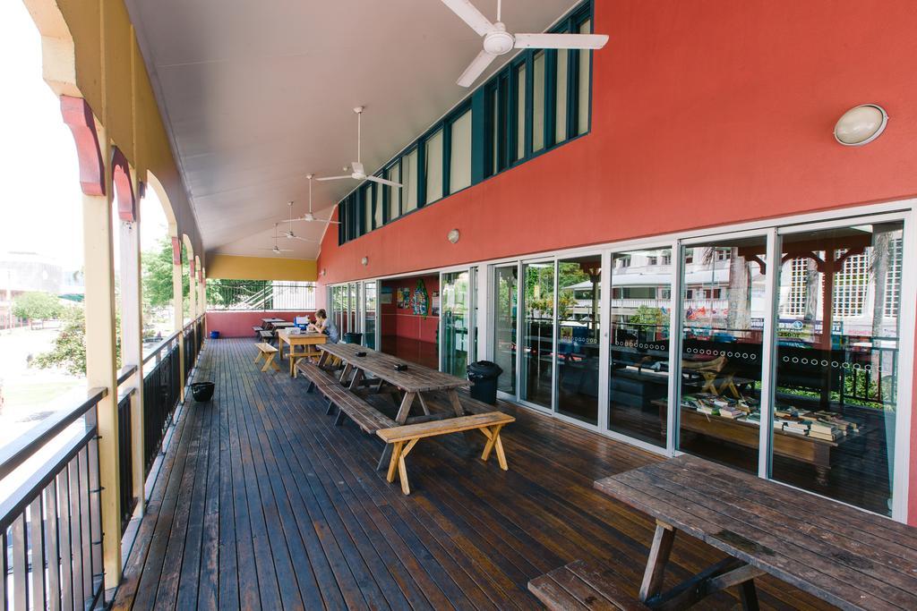Global Backpackers Cairns Central Екстериор снимка