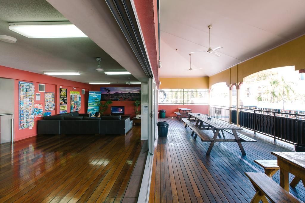 Global Backpackers Cairns Central Екстериор снимка